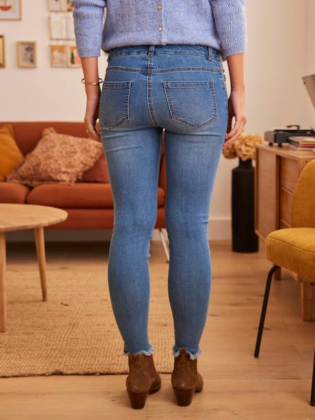 Jeans com bases desfiadas, faixa sem costuras, para grávida AZUL ESCURO LISO 