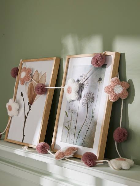 Grinalda com flores e pompons estampado rosa 